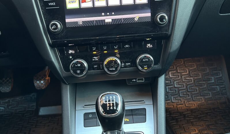 SKODA Octavia  | FWD (przód) | Manualna | 150 KM | Biały full