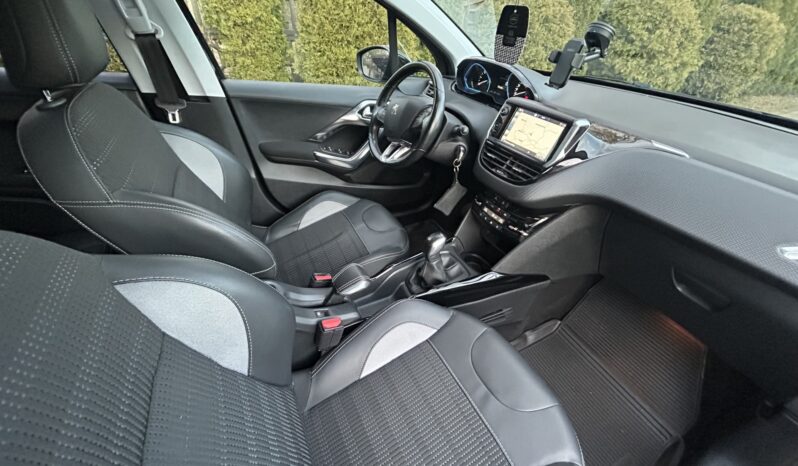 PEUGEOT 2008  | przedni | Manualna | 99 KM | Czarny full