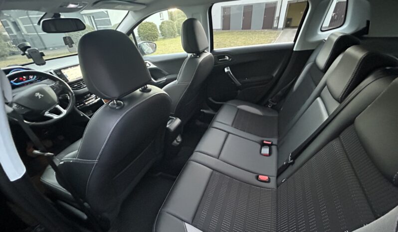 PEUGEOT 2008  | przedni | Manualna | 99 KM | Czarny full