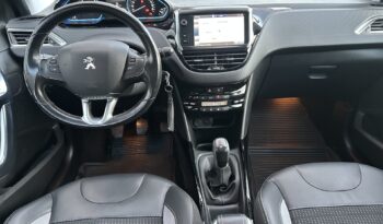 PEUGEOT 2008  | przedni | Manualna | 99 KM | Czarny full