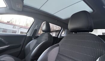 PEUGEOT 2008  | przedni | Manualna | 99 KM | Czarny full