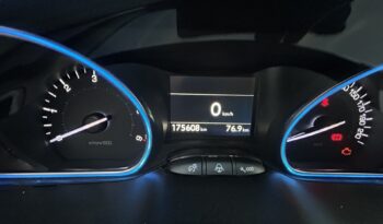 PEUGEOT 2008  | przedni | Manualna | 99 KM | Czarny full