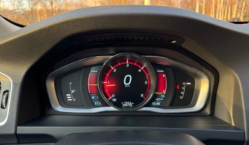 VOLVO V60  | 4×4 (doł. ręcznie) | Automatyczna | 215 KM | Szary full