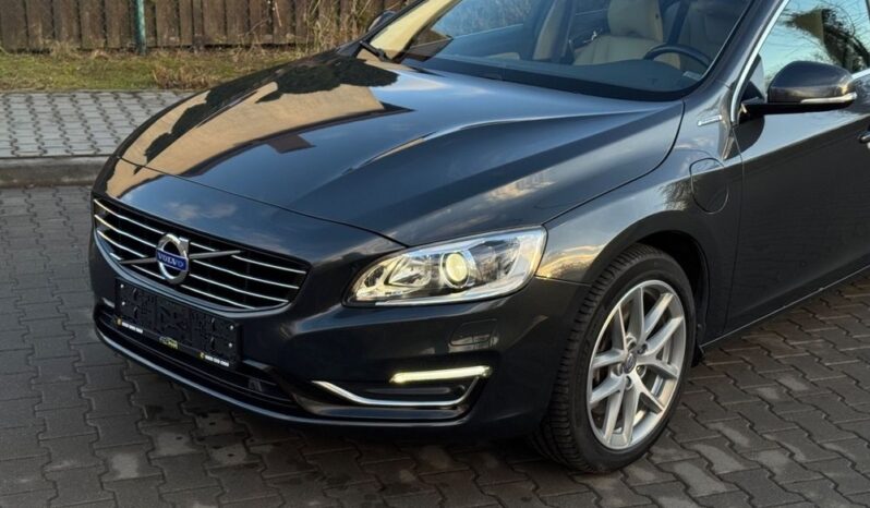 VOLVO V60  | 4×4 (doł. ręcznie) | Automatyczna | 215 KM | Szary full