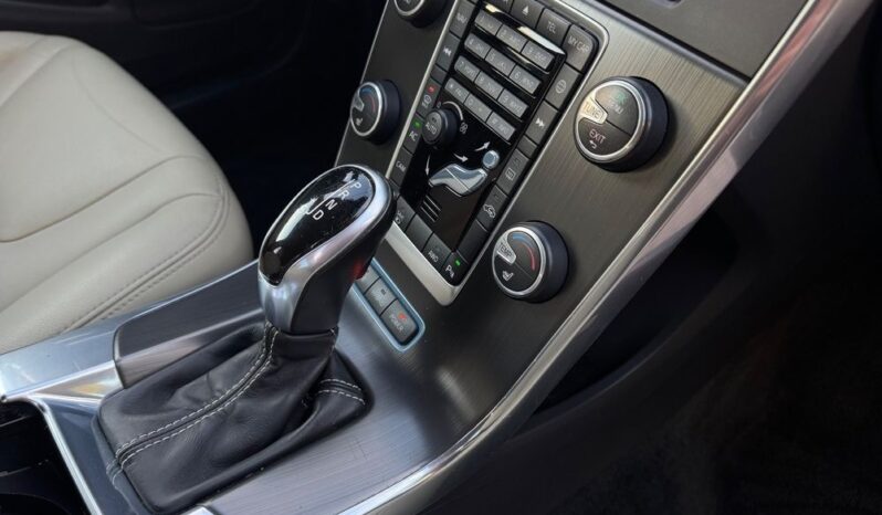 VOLVO V60  | 4×4 (doł. ręcznie) | Automatyczna | 215 KM | Szary full