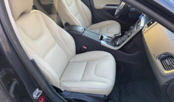 VOLVO V60  | 4×4 (doł. ręcznie) | Automatyczna | 215 KM | Szary full