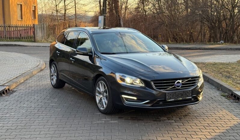 VOLVO V60  | 4×4 (doł. ręcznie) | Automatyczna | 215 KM | Szary full