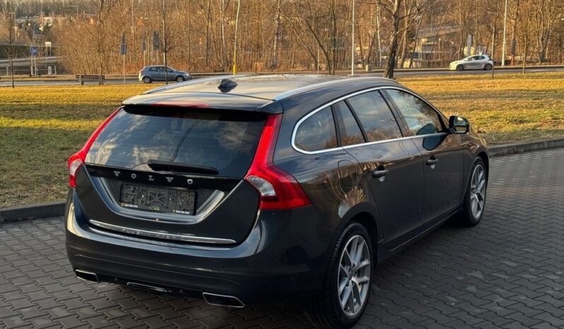 VOLVO V60  | 4×4 (doł. ręcznie) | Automatyczna | 215 KM | Szary full
