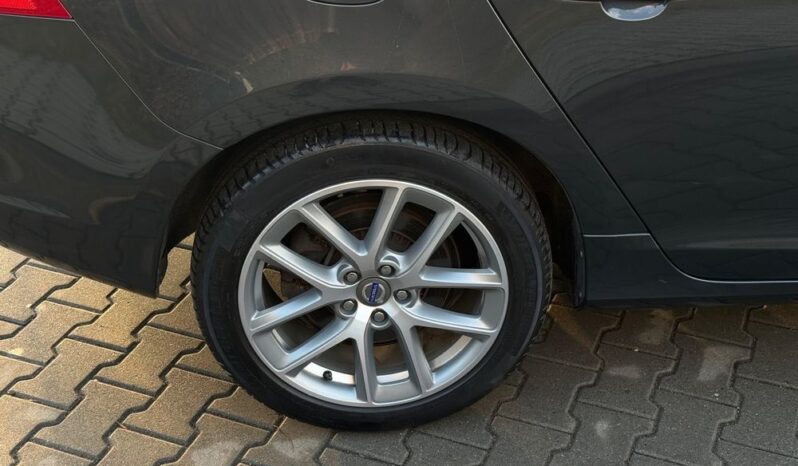 VOLVO V60  | 4×4 (doł. ręcznie) | Automatyczna | 215 KM | Szary full