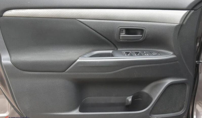 MITSUBISHI Outlander  | FWD (przód) | Manualna | 150 KM | Złoty full