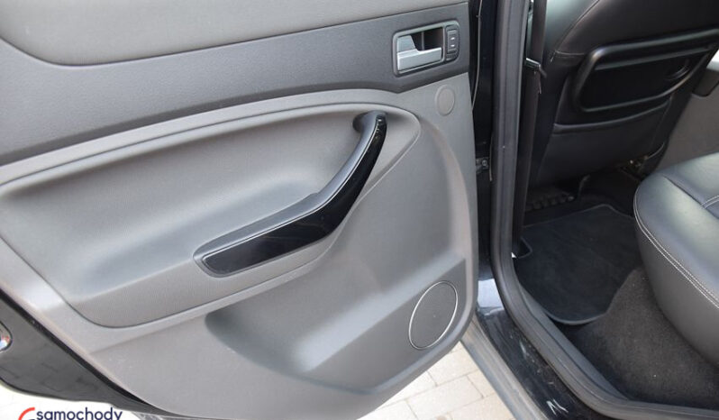 FORD Kuga  | 4×4 (stały) | Automatyczna | 163 KM | Czarny full