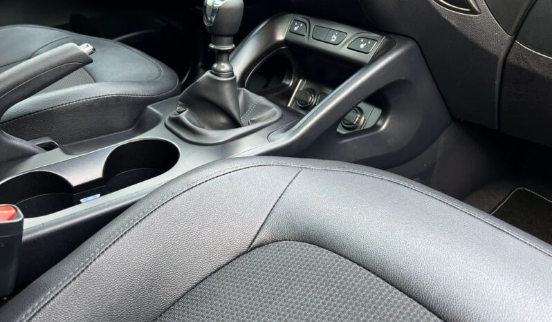 HYUNDAI ix35  | FWD (przód) | Manualna | 135 KM | Czarny full