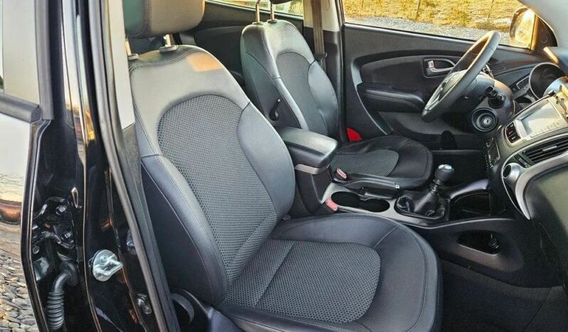 HYUNDAI ix35  | FWD (przód) | Manualna | 135 KM | Czarny full