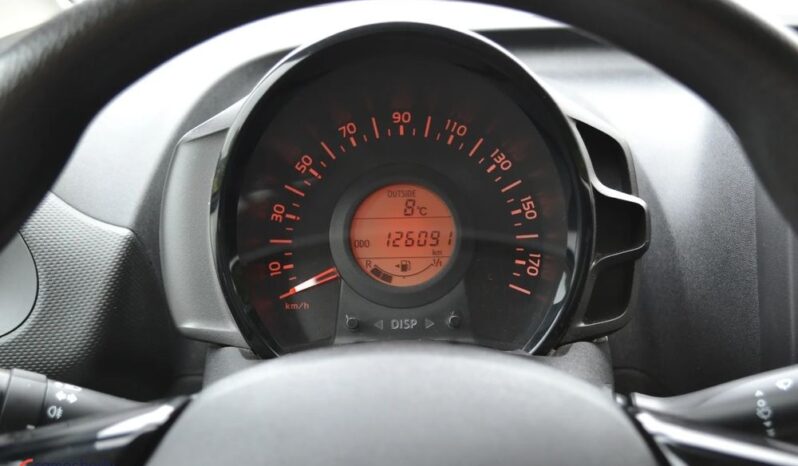 TOYOTA Aygo  | FWD (przód) | Manualna | 72 KM | Biały full