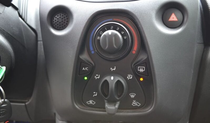 TOYOTA Aygo  | FWD (przód) | Manualna | 72 KM | Biały full