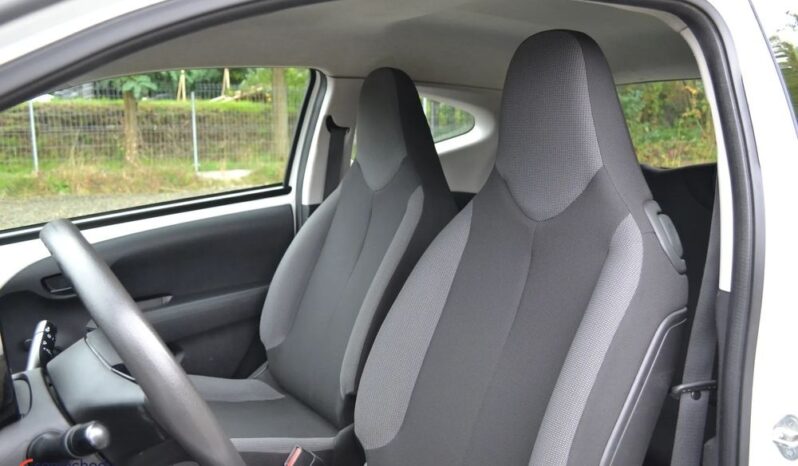 TOYOTA Aygo  | FWD (przód) | Manualna | 72 KM | Biały full