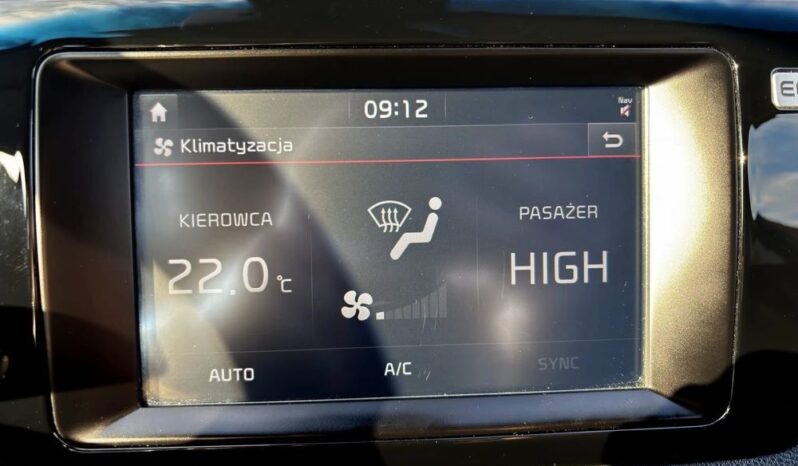 KIA Niro  | FWD (przód) | Automatyczna | 141 KM | Granatowy full