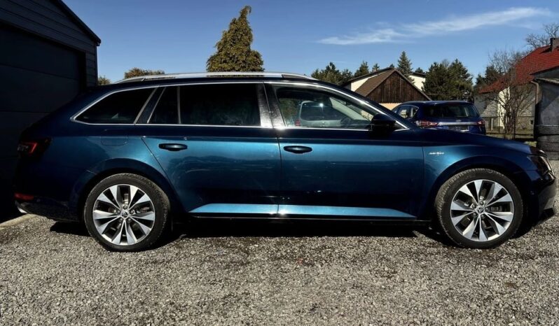 SKODA Superb  | 4×4 (stały) | Automatyczna | 280 KM | Granatowy full