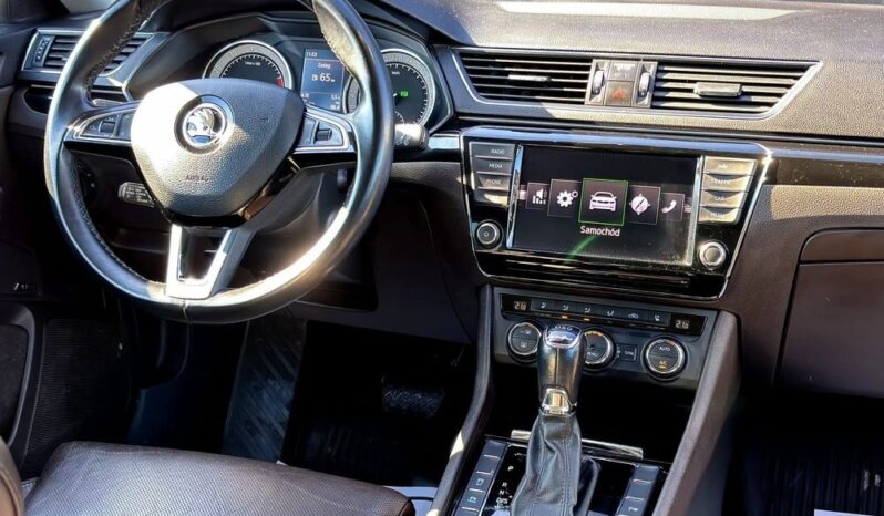 SKODA Superb  | 4×4 (stały) | Automatyczna | 280 KM | Granatowy full