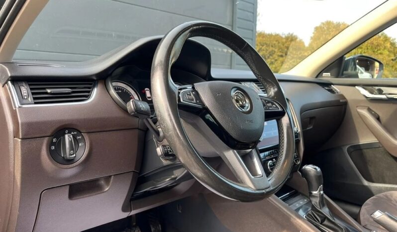 SKODA Octavia  | FWD (przód) | Automatyczna | 180 KM | Szary full
