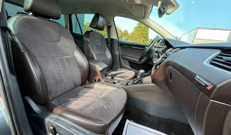 SKODA Octavia  | FWD (przód) | Automatyczna | 180 KM | Szary full