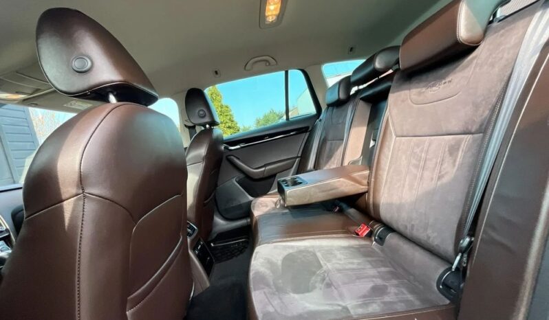 SKODA Octavia  | FWD (przód) | Automatyczna | 180 KM | Szary full