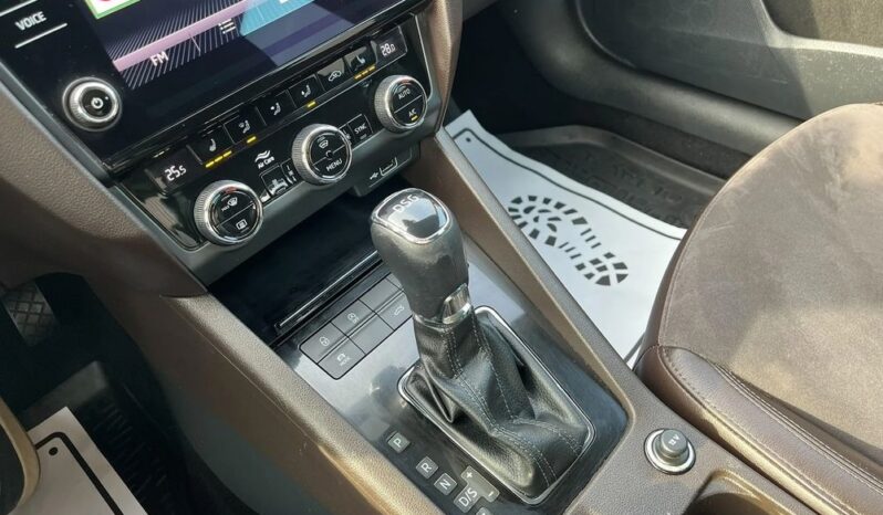 SKODA Octavia  | FWD (przód) | Automatyczna | 180 KM | Szary full