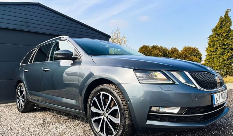 SKODA Octavia  | FWD (przód) | Automatyczna | 180 KM | Szary full