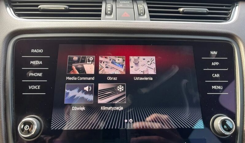 SKODA Octavia  | FWD (przód) | Automatyczna | 180 KM | Szary full