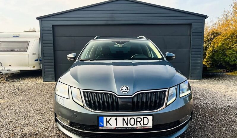 SKODA Octavia  | FWD (przód) | Automatyczna | 180 KM | Szary full