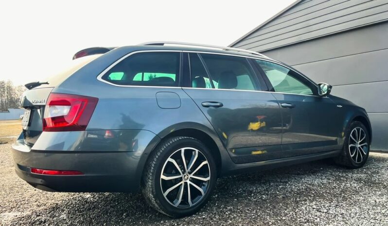 SKODA Octavia  | FWD (przód) | Automatyczna | 180 KM | Szary full