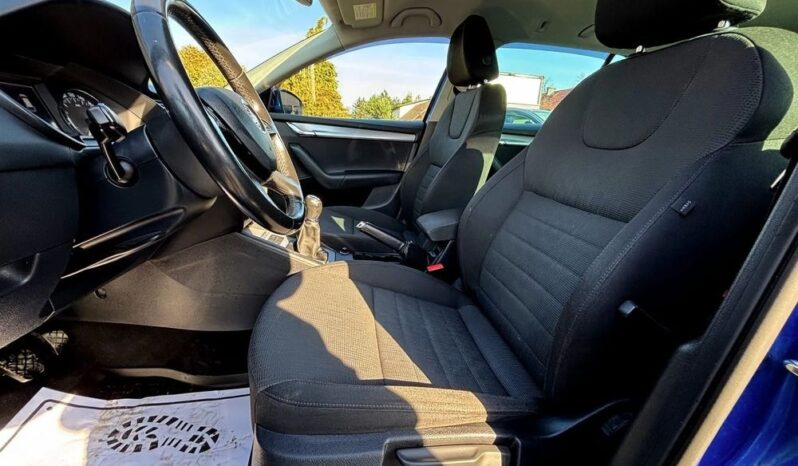 SKODA Octavia  | 4×4 (doł. ręcznie) | Manualna | 150 KM | Granatowy full