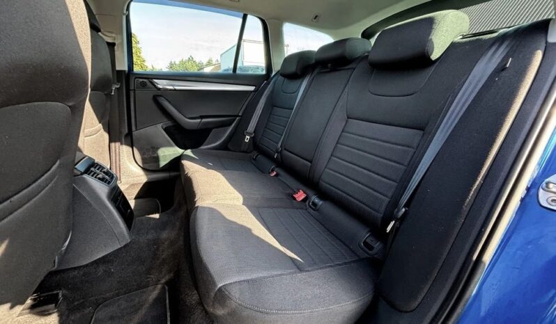 SKODA Octavia  | 4×4 (doł. ręcznie) | Manualna | 150 KM | Granatowy full