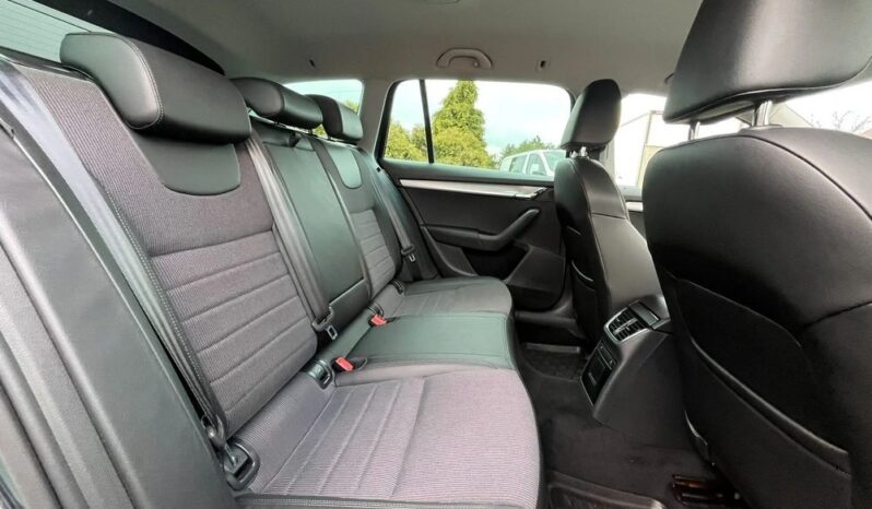 SKODA Octavia  | 4×4 (stały) | Manualna | 110 KM | Szary full