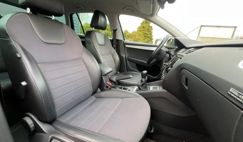 SKODA Octavia  | 4×4 (stały) | Manualna | 110 KM | Szary full