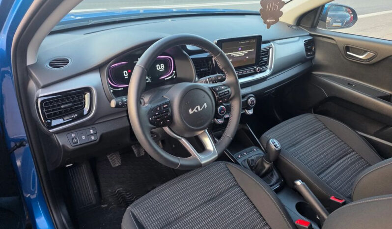 KIA Stonic  | FWD (przód) | Manualna | 101 KM | Niebieski full