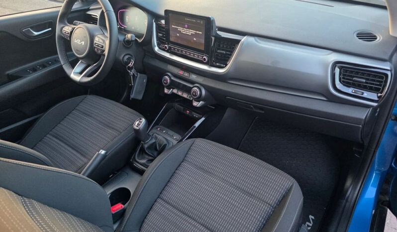 KIA Stonic  | FWD (przód) | Manualna | 101 KM | Niebieski full
