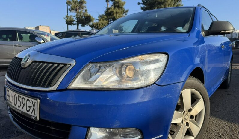 SKODA Octavia  | FWD (przód) | Automatyczna Dwusprzeglowa | 102 KM | Niebieski full