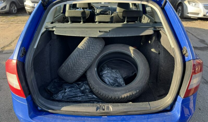 SKODA Octavia  | FWD (przód) | Automatyczna Dwusprzeglowa | 102 KM | Niebieski full