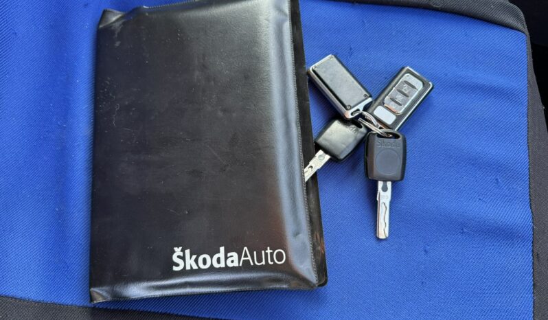 SKODA Octavia  | FWD (przód) | Automatyczna Dwusprzeglowa | 102 KM | Niebieski full