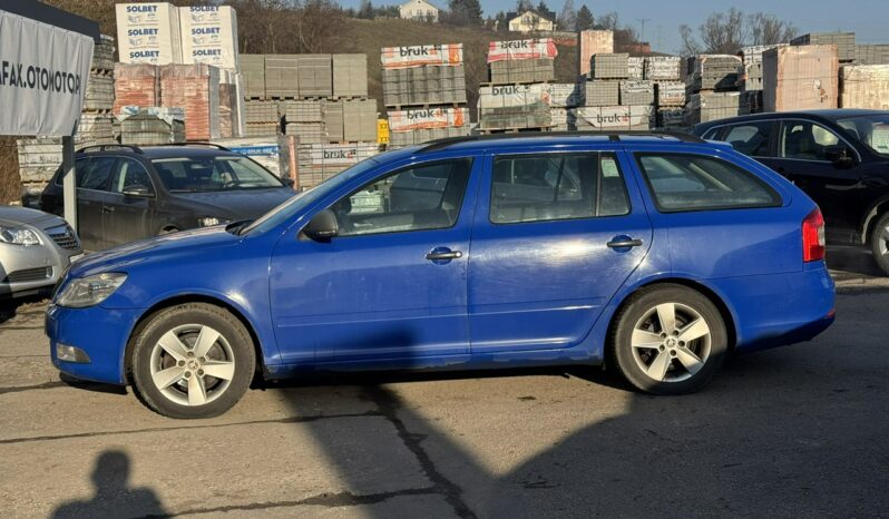 SKODA Octavia  | FWD (przód) | Automatyczna Dwusprzeglowa | 102 KM | Niebieski full
