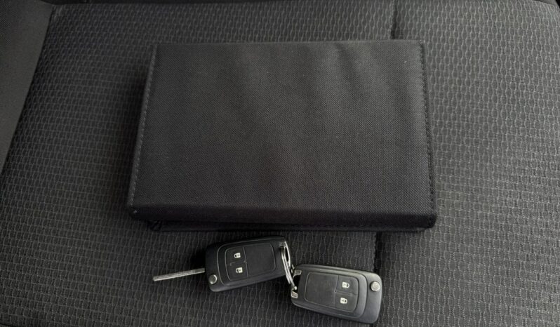 OPEL Insignia  | FWD (przód) | Manualna | 140 KM | niebieski jasny full