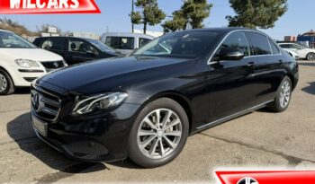 Mercedes E 220 | Rwd (Tył) | Automatyczna | 194 Km | Czarny
