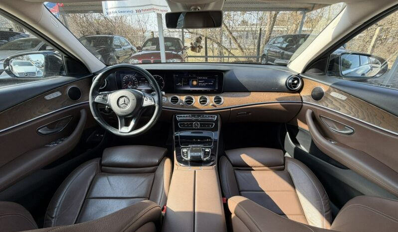 Mercedes E 220 | RWD (tył) | Automatyczna | 194 KM | Czarny full