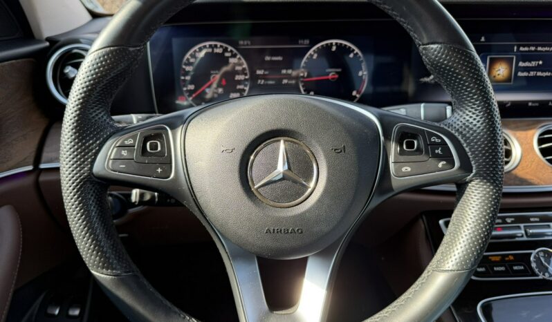 Mercedes E 220 | RWD (tył) | Automatyczna | 194 KM | Czarny full