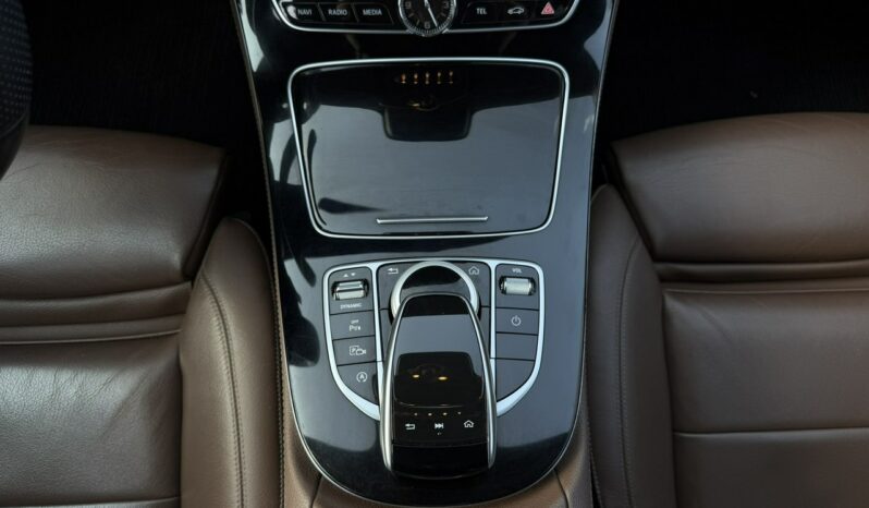 Mercedes E 220 | RWD (tył) | Automatyczna | 194 KM | Czarny full