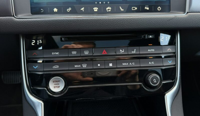 Jaguar XF | RWD (tył) | Automatyczna | 180 KM | granatowy full