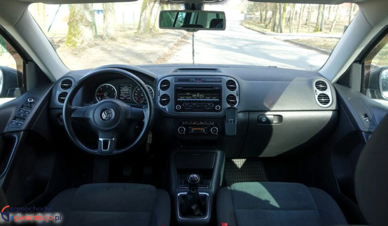 VOLKSWAGEN Tiguan  | 4×4 (doł. automatycznie) | Manualna | 140 KM | Szary full