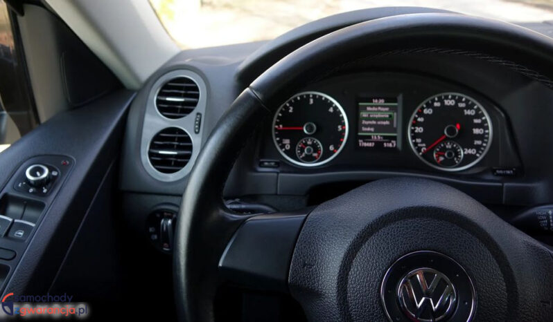 VOLKSWAGEN Tiguan  | 4×4 (doł. automatycznie) | Manualna | 140 KM | Szary full
