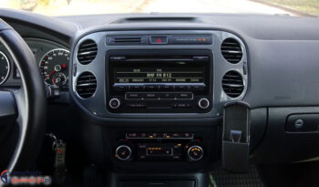 VOLKSWAGEN Tiguan  | 4×4 (doł. automatycznie) | Manualna | 140 KM | Szary full